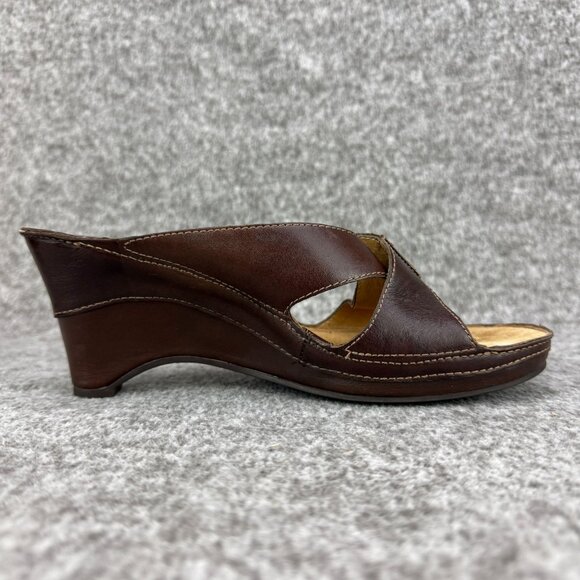 ✅Clarks Artisan Brown Leather Wedge Sandals Womens Size 7M Criss-Cross Open-Toe - Picture 9 of 11